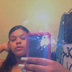 Meet your Posher, Inayhia